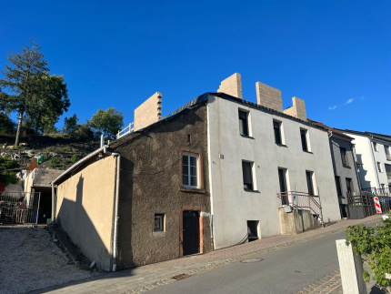 Immeuble de 3 appartements en gros œuvre avec permis.